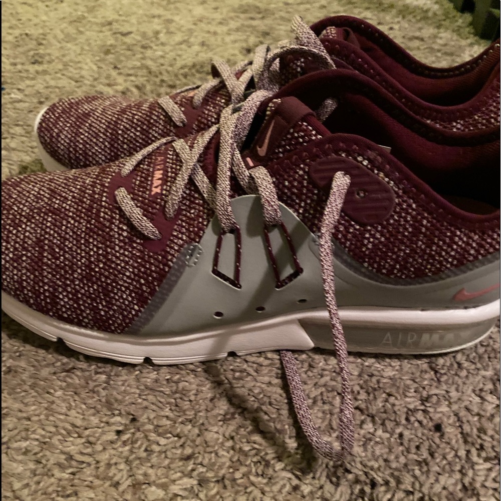 Woman shoes - Picture 2 of 2